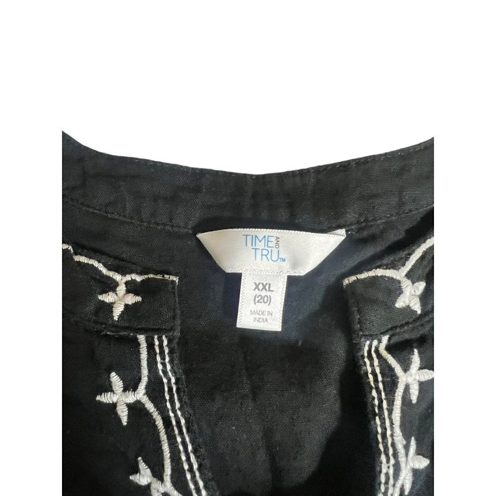 Time & Tru Women's Black & White Loose Top - Picture 3 of 6